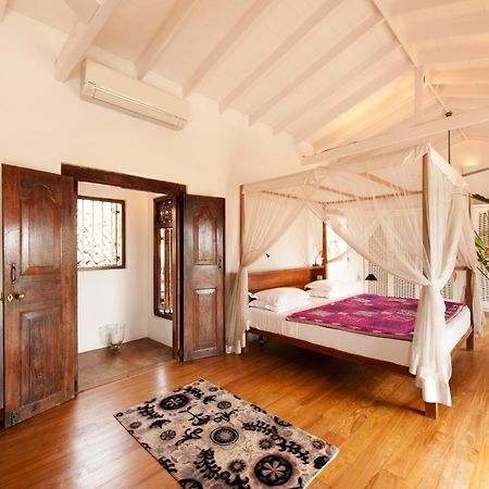 A 03 Bedroom Villa In Galle Fort With Roof Terrace & Pool ภายนอก รูปภาพ