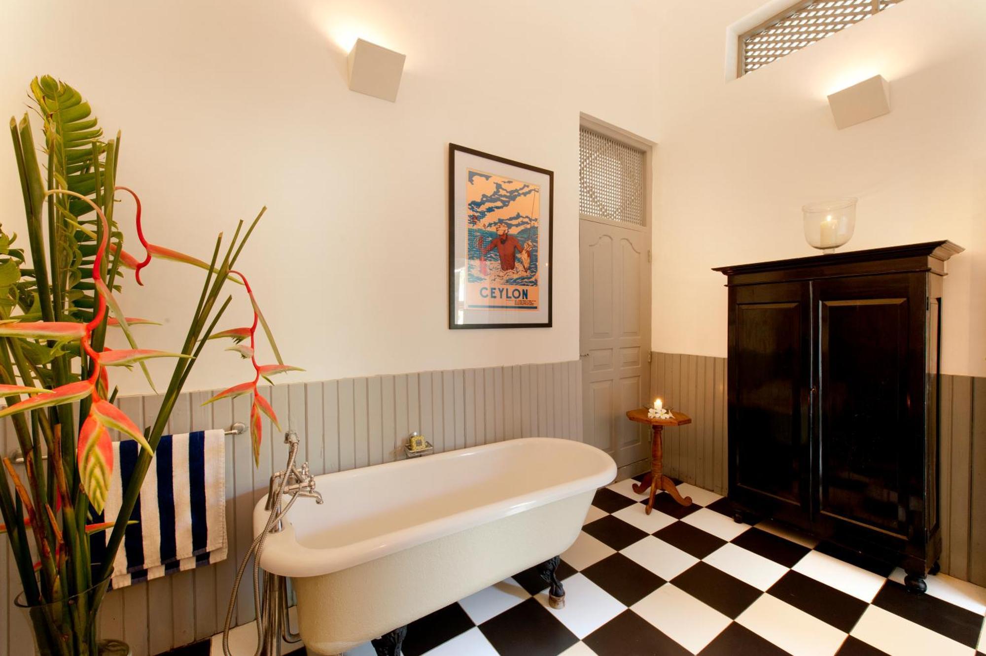 A 03 Bedroom Villa In Galle Fort With Roof Terrace & Pool ภายนอก รูปภาพ