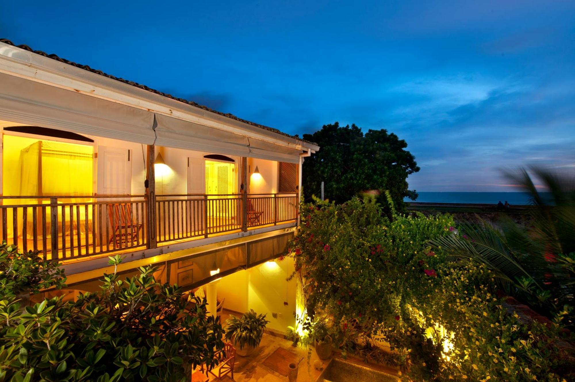 A 03 Bedroom Villa In Galle Fort With Roof Terrace & Pool ภายนอก รูปภาพ