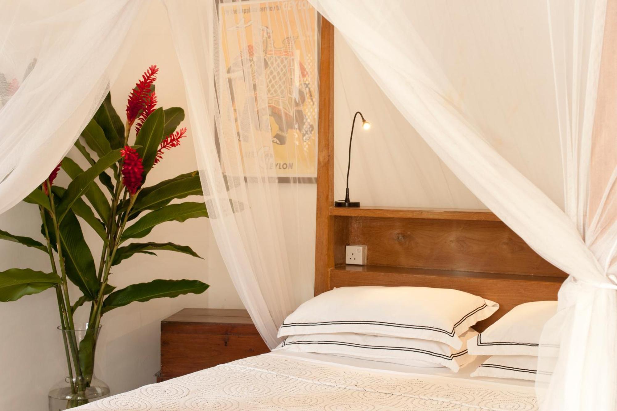 A 03 Bedroom Villa In Galle Fort With Roof Terrace & Pool ภายนอก รูปภาพ
