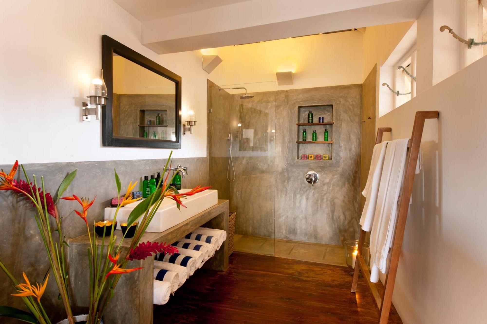 A 03 Bedroom Villa In Galle Fort With Roof Terrace & Pool ภายนอก รูปภาพ
