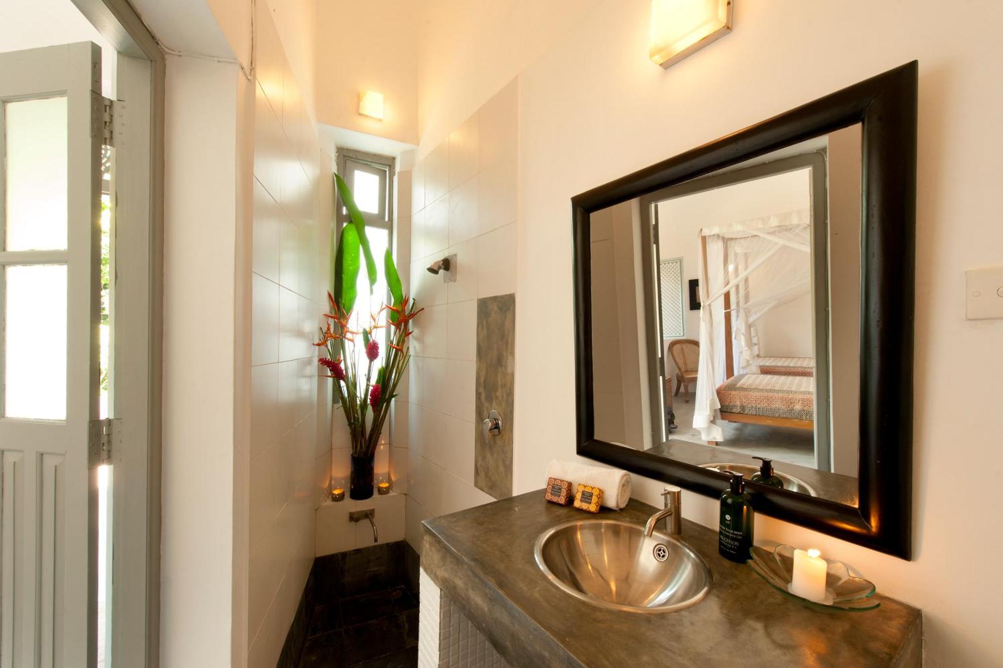 A 03 Bedroom Villa In Galle Fort With Roof Terrace & Pool ภายนอก รูปภาพ